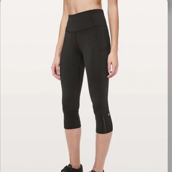 Lululemon Fast and Free Crop II 19" *Nulux sz 4 black - Picture 1 of 6